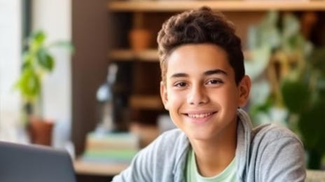 Nuestro programa anual es una solución efectiva y motivadora para que los estudiantes, desde los 5 hasta los 17 años, refuercen el aprendizaje de un nuevo idioma, mientras se divierten y mejoran sus habilidades sociales.