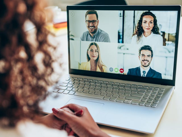 Reunión de trabajo por videollamada.