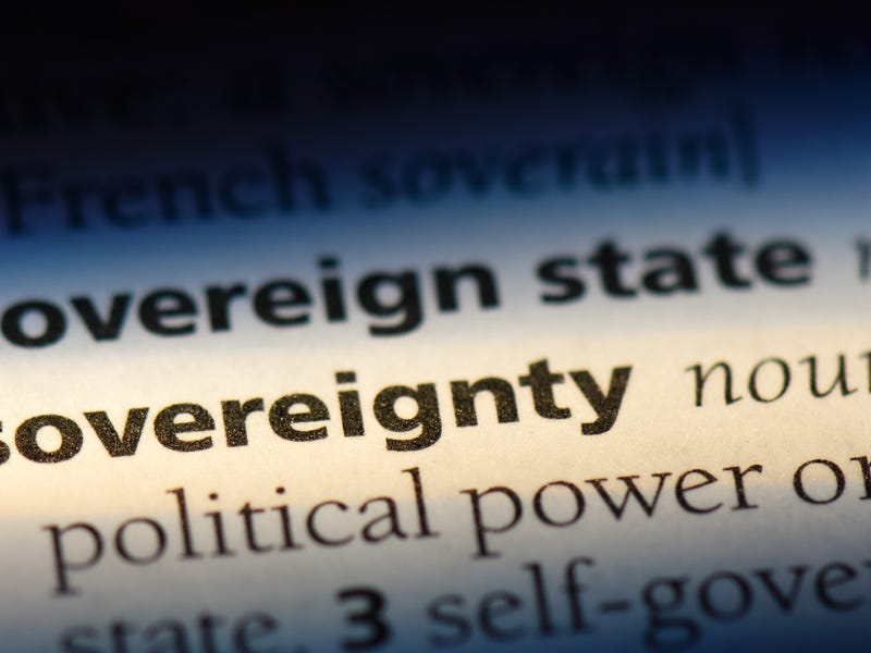 Palabra 'sovereignty' resaltada en diccionario, aprendizaje de vocabulario Berlitz.