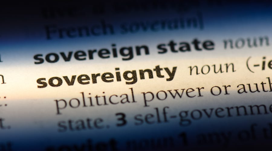 Palabra 'sovereignty' resaltada en diccionario, aprendizaje de vocabulario Berlitz.