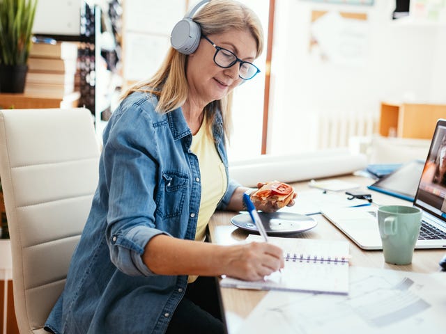 Clases de idiomas semiprivadas online.