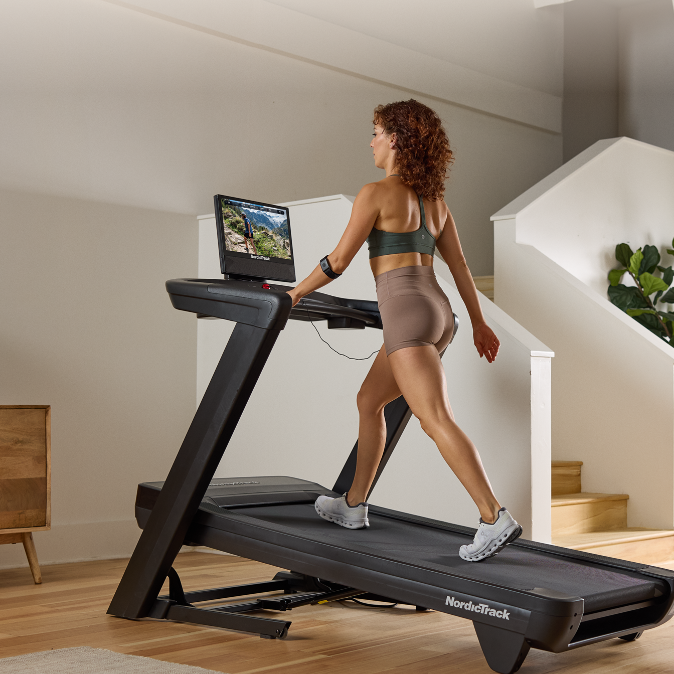 COMMERCIAL 1750 Treadmill