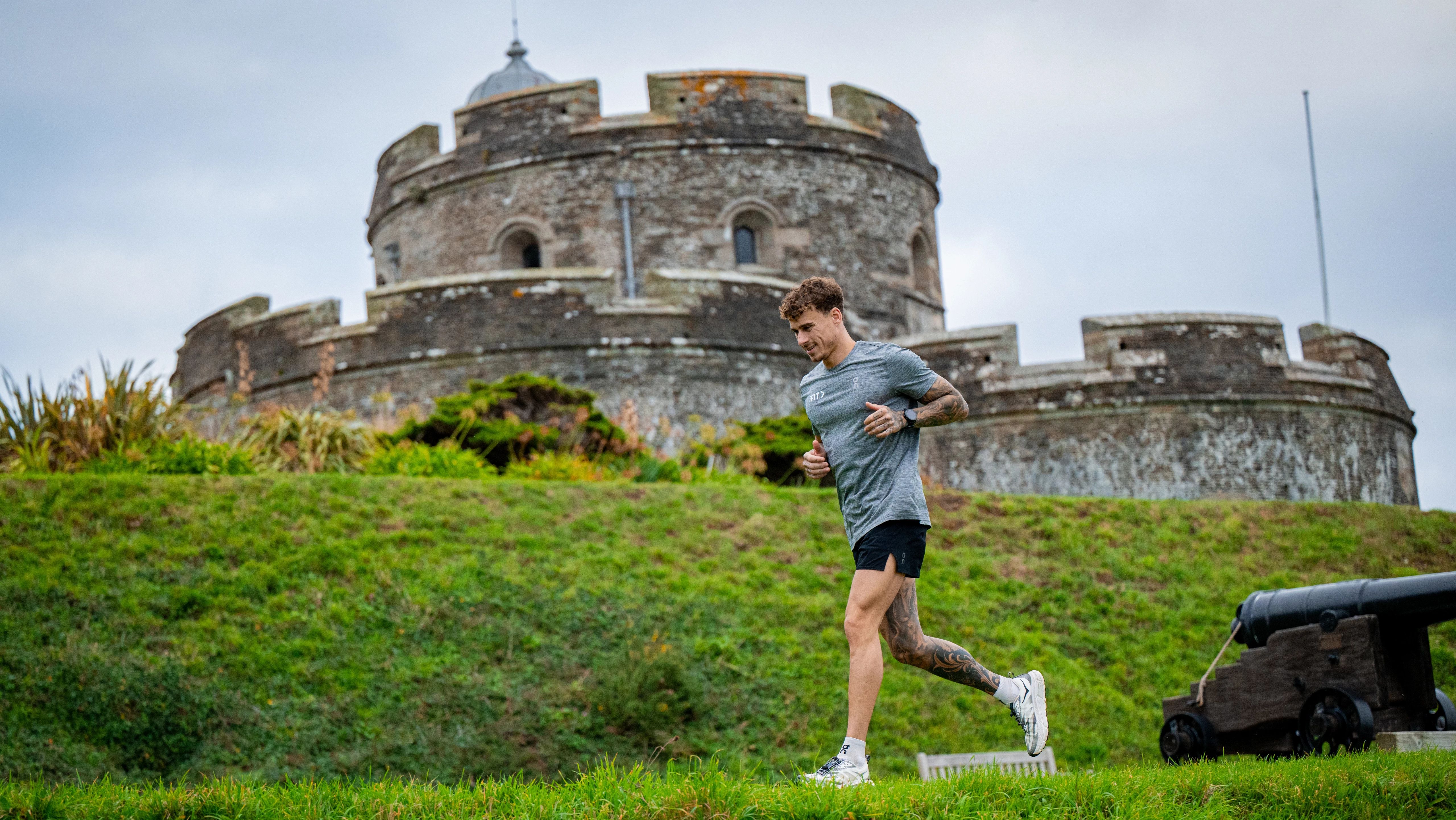 Virtually travel the UK with trainer Kori Sampson while training to get faster. All in the iFIT fitness app.