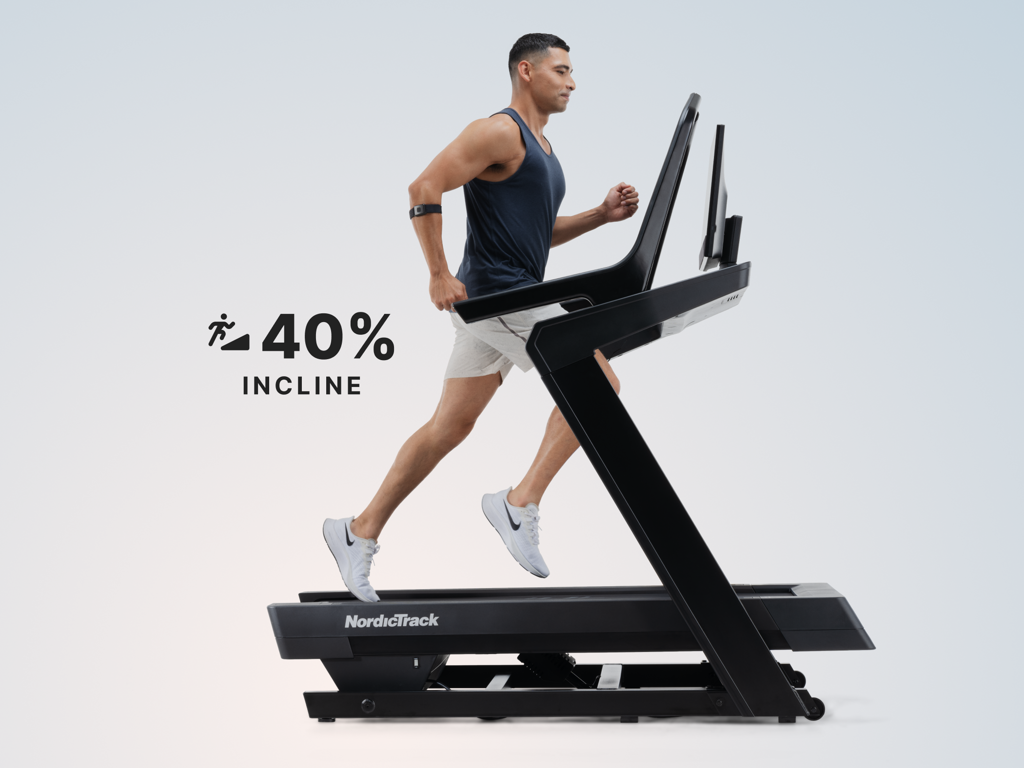 NordicTrack Akıllı Koşu Bandı ve Koşan Sporcu