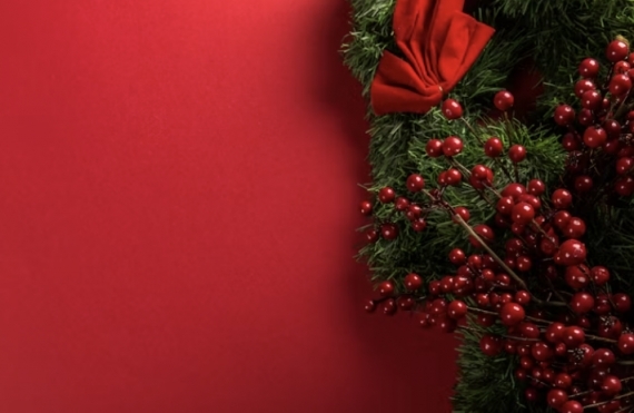 How a Therapist Recommends Destressing During the Holidays