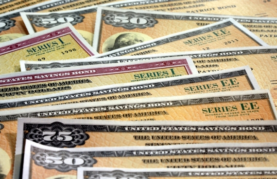 High Fee Fixed Income Funds Outperform Cheap Ones
