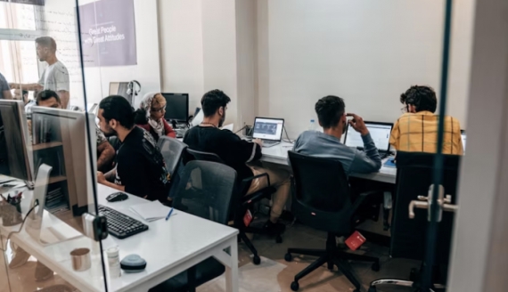 Should Income Investors Lock in Yields