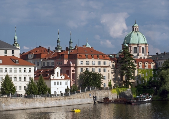 Why Bond Funds are Picking Localized EM Debt