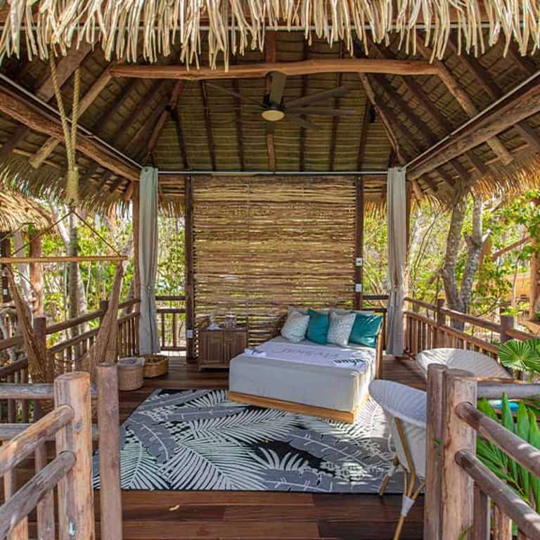 Interior de una cabaña privada de Jungala Aqua Experience