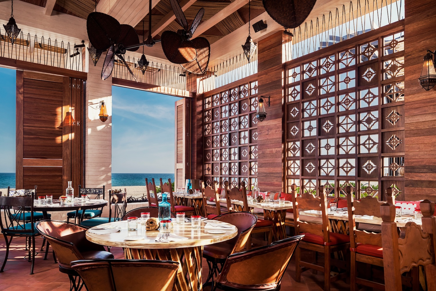 With unobstructed sea views, a warm ambience, and vibrant colors, including stunning murals created by Mexican artists, The Reserve Restaurant is an all-around superb dining experience.