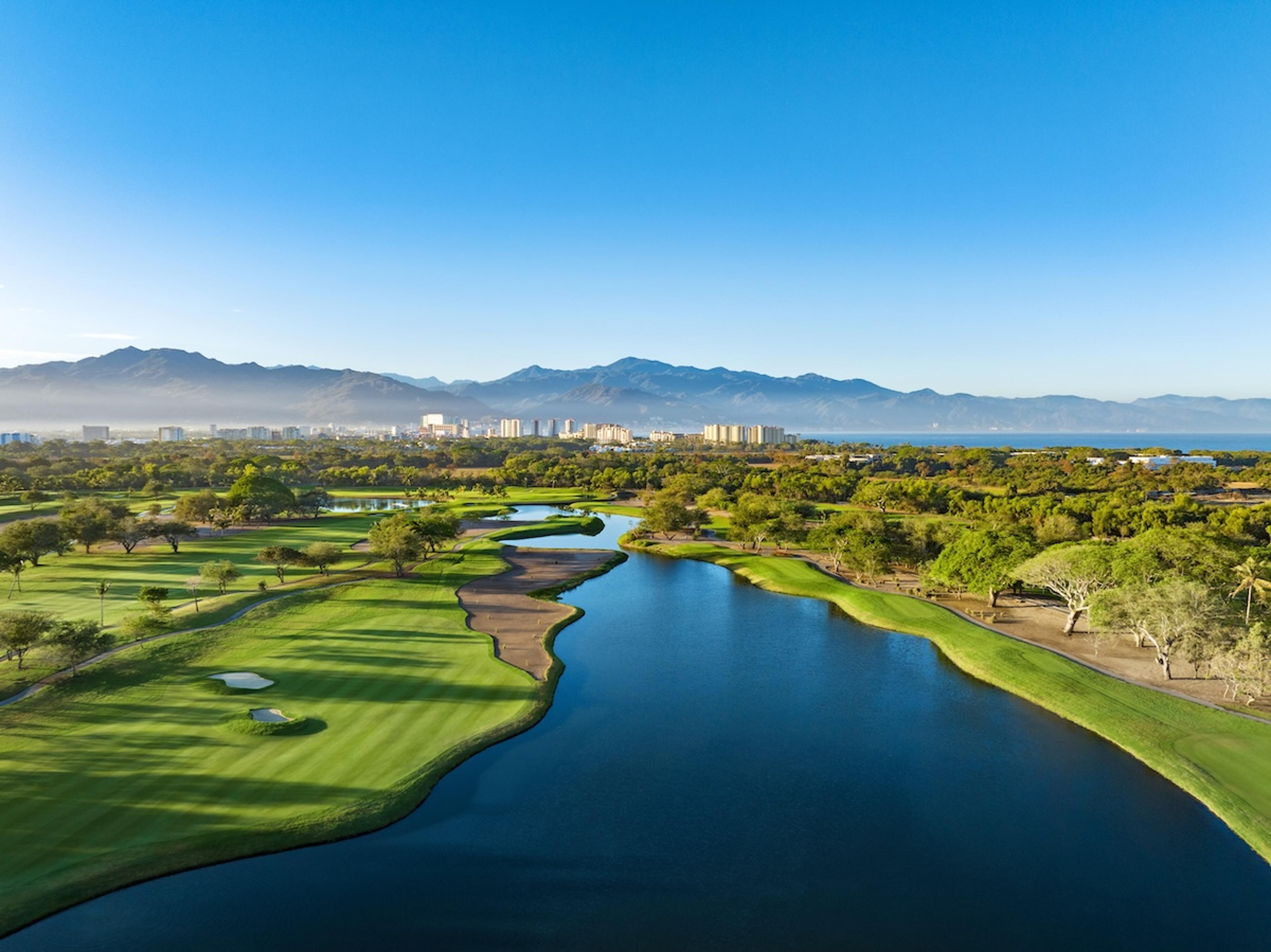 Atardecer en el campo de golf Norman Signature de VidantaWorld Vallarta