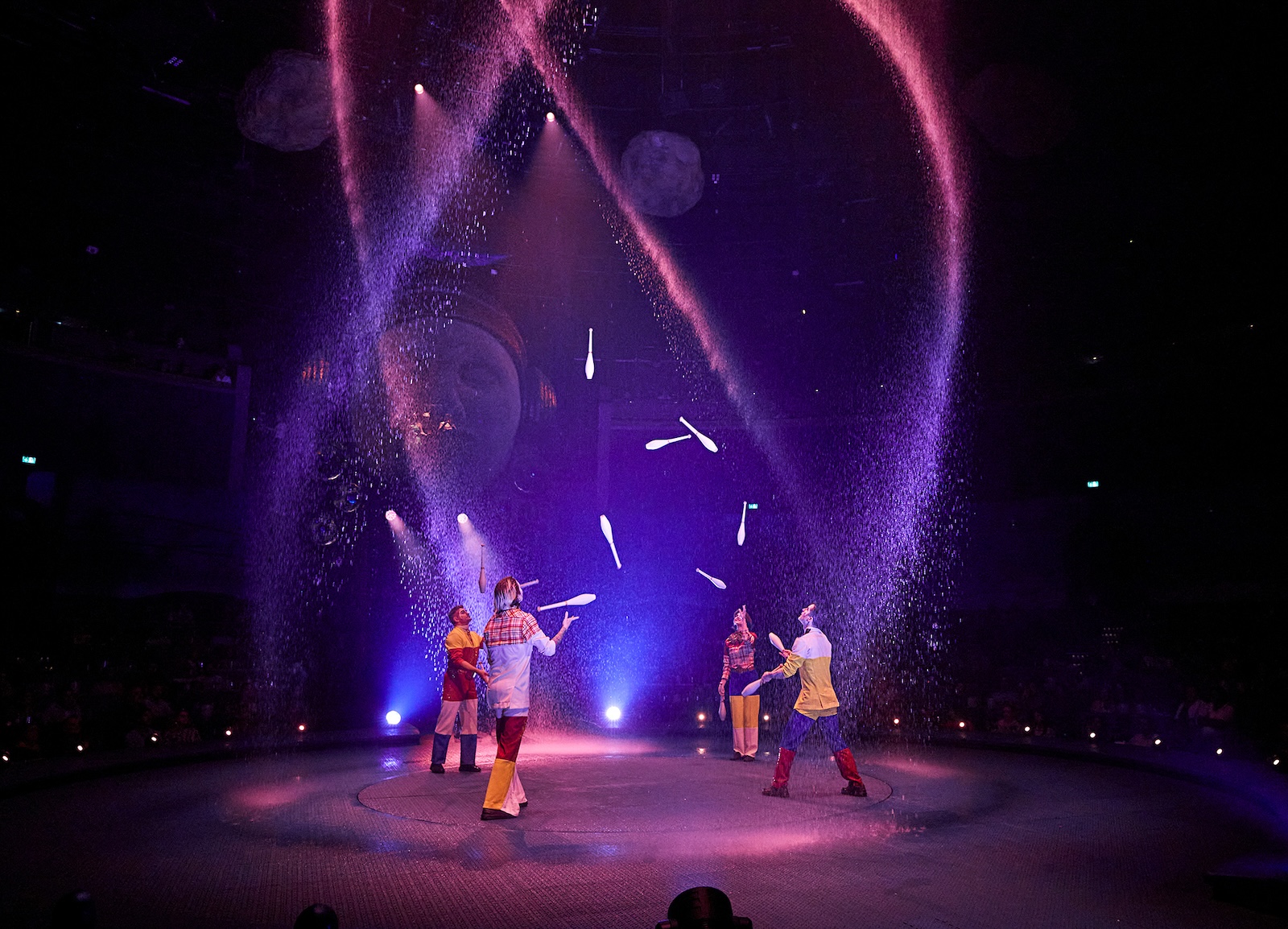 2025_Cirque_du_Soleil_LUDÕ_Group_Juggling_Credit_Marc_Montplaisir_1.jpg