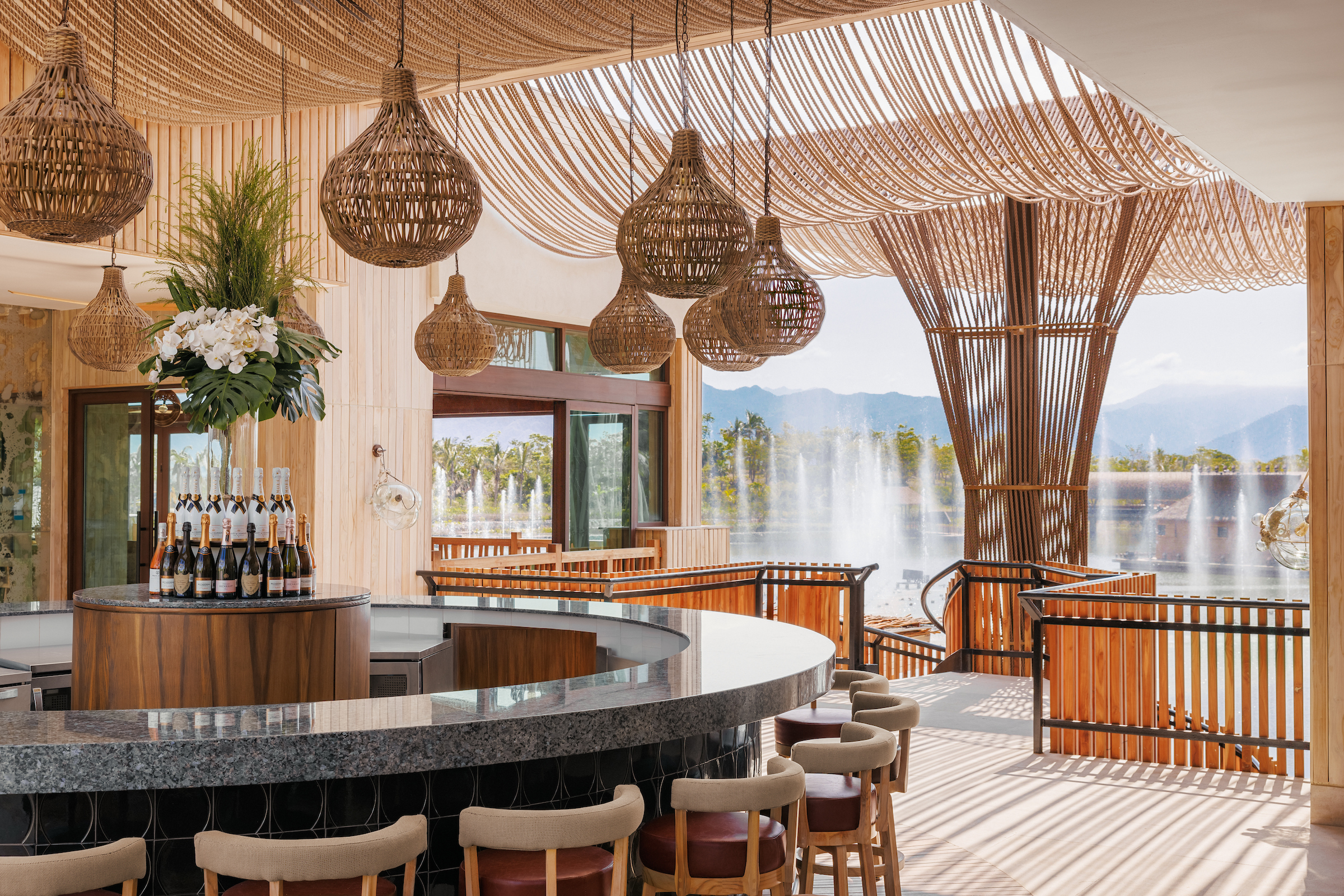 231025_VDNV_VW_F&B_BlueCove_Bar-2063_MASTER.jpg
