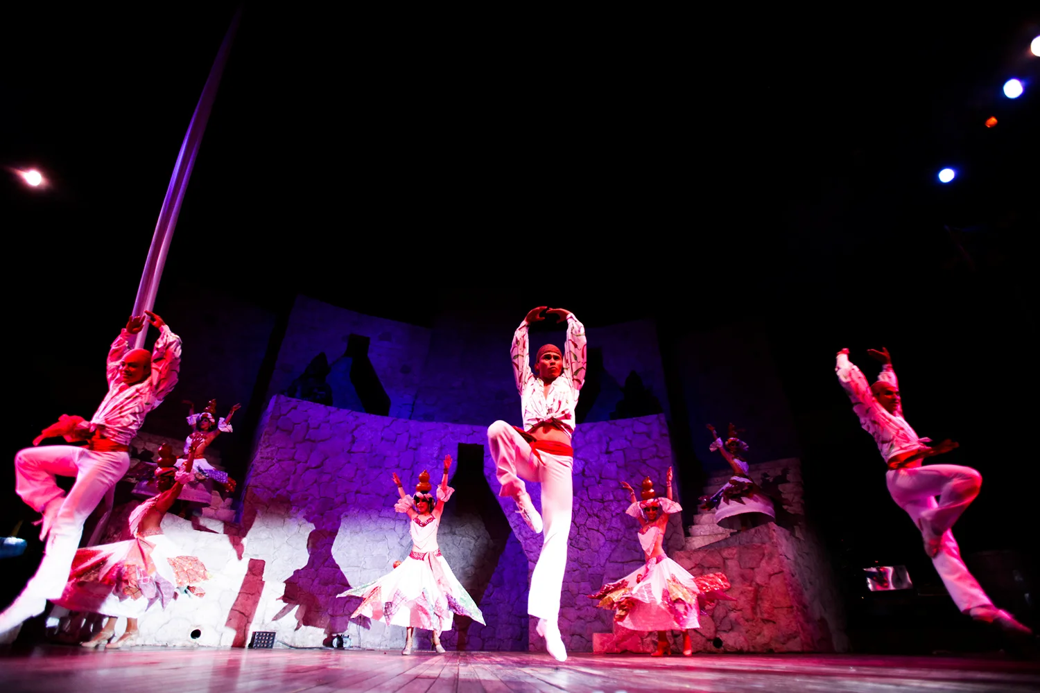 Vidanta Ballet dancers on stage