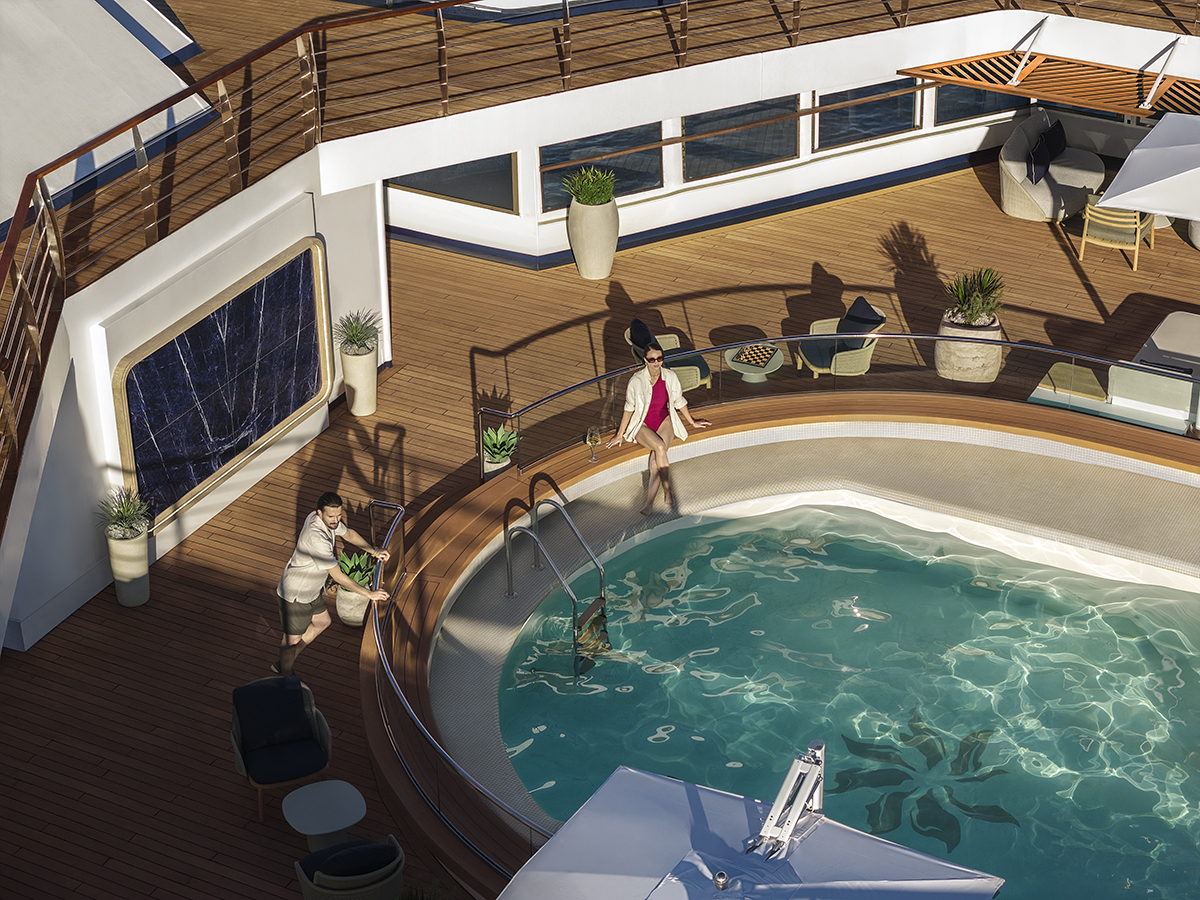 vidantaworld-elegant-pool-and-lounge-deck