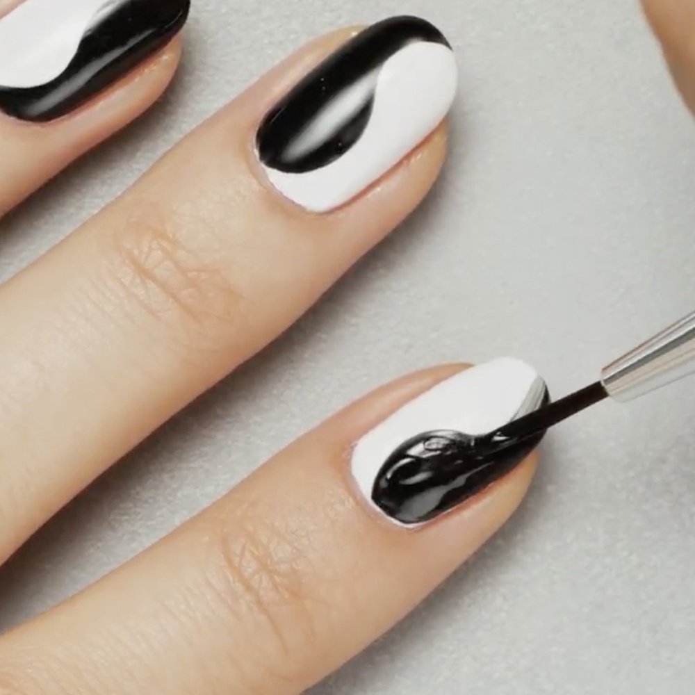 monochrome mani | Sally Hansen®