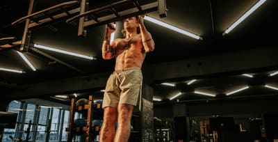 pullups-athlete-skeletal-muscle.jpg