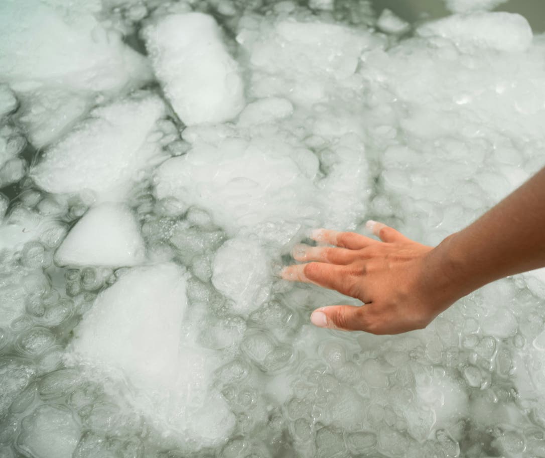 cold-water-therapy-benefits-ice-bath.jpg