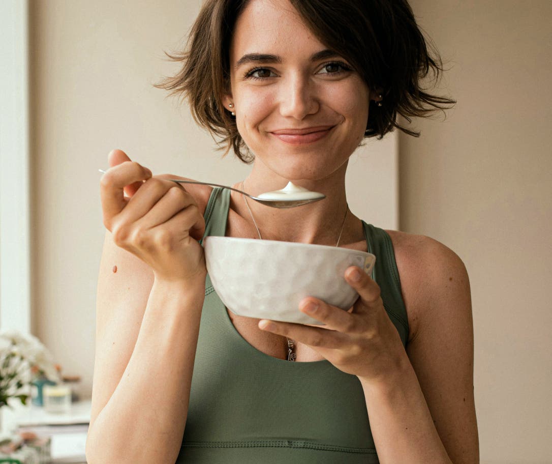 eating-greek-yogurt-before-bed.jpg
