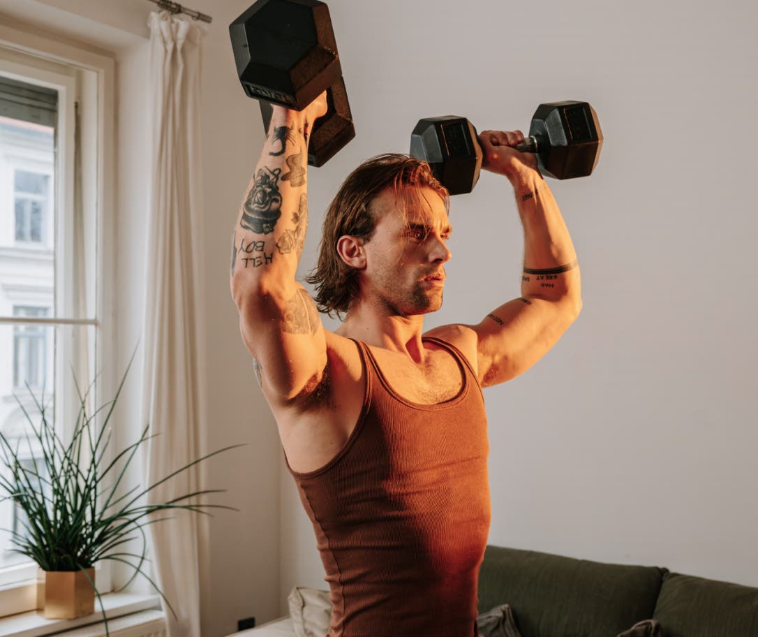 pre-workout-nutrition-gym-dumbbell-training.jpg
