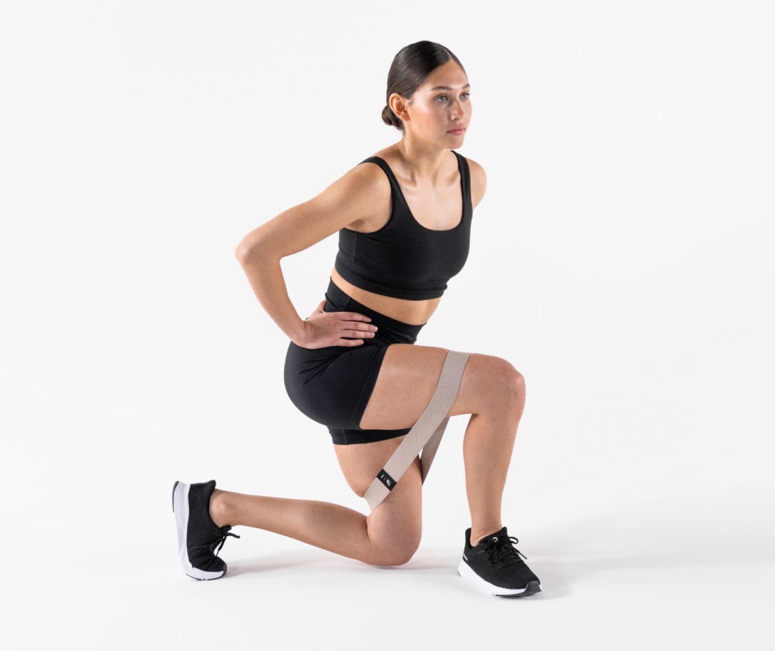 glute-band-curtsy-lunges.jpg