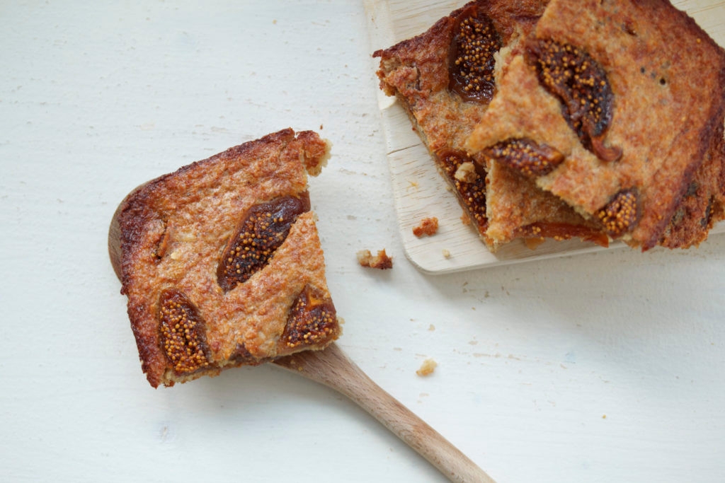 Baked oatmeal with dried figs