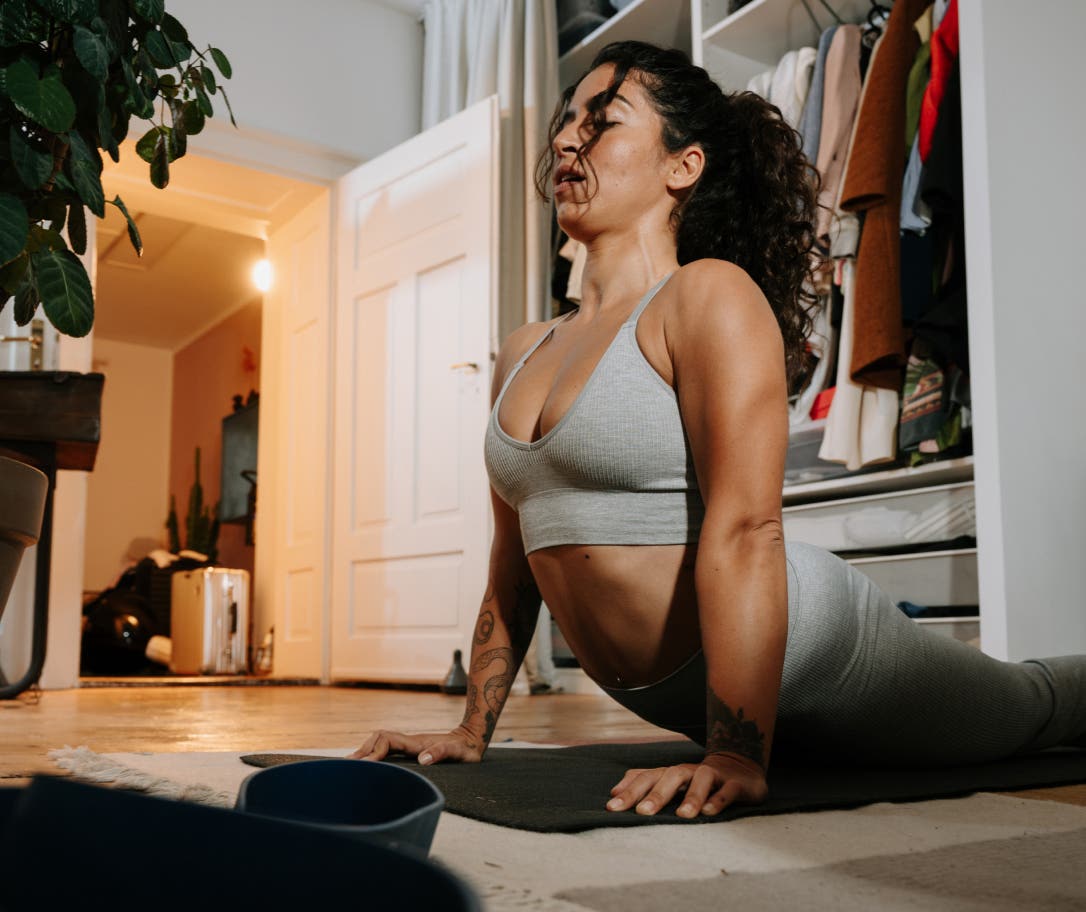 athlete-performing-cobra-stretch.jpg