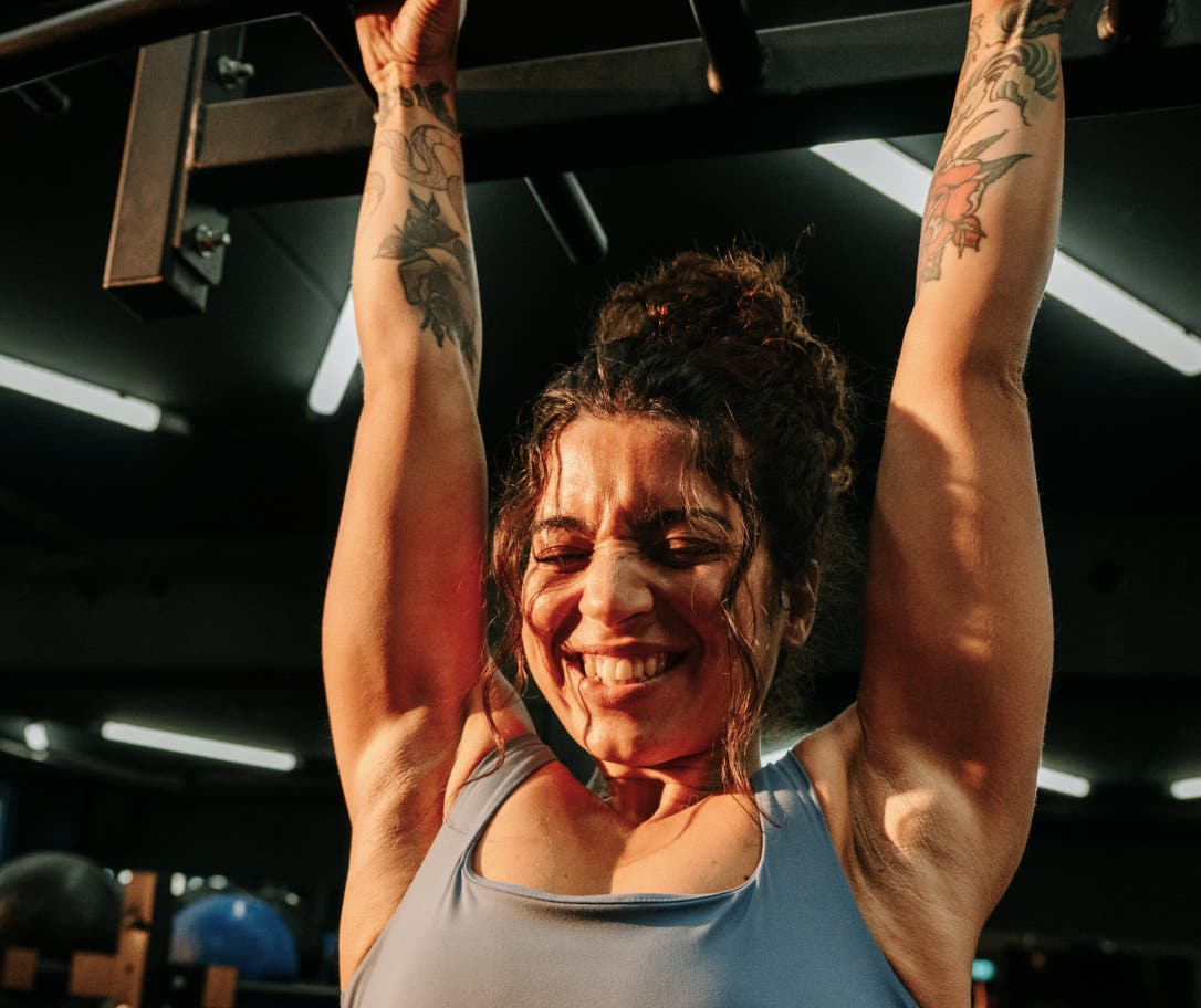 athlete-lifting-bodyweight-workout.jpg