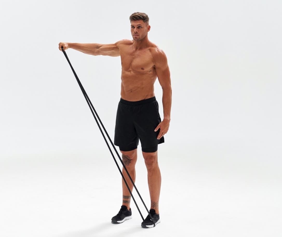 freeletics-band-lateral-raises.jpg