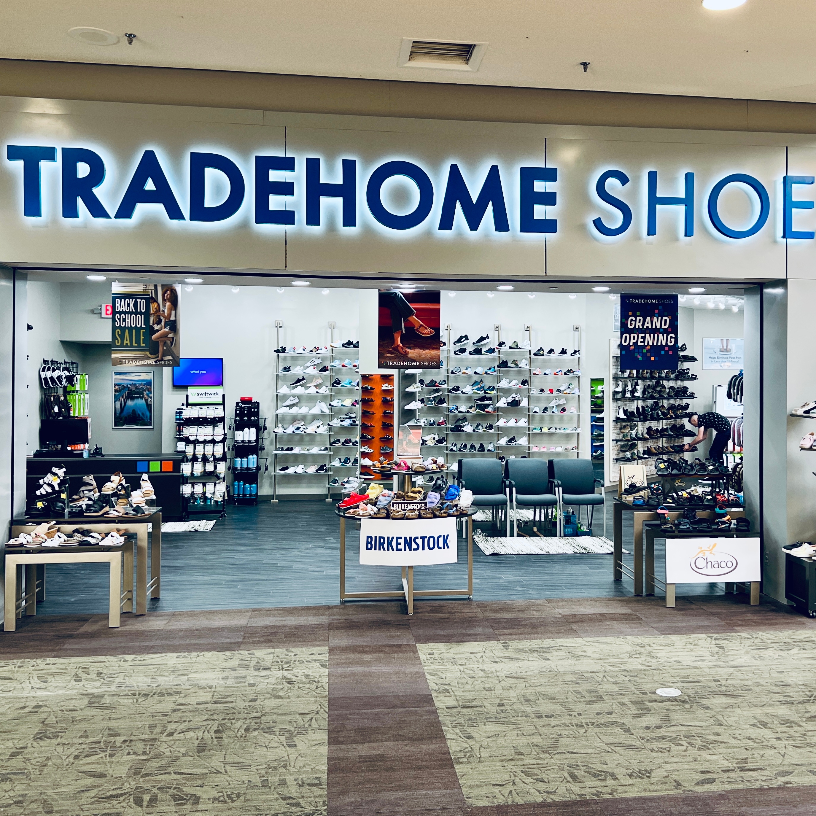 Tradehome on sale shoes chacos