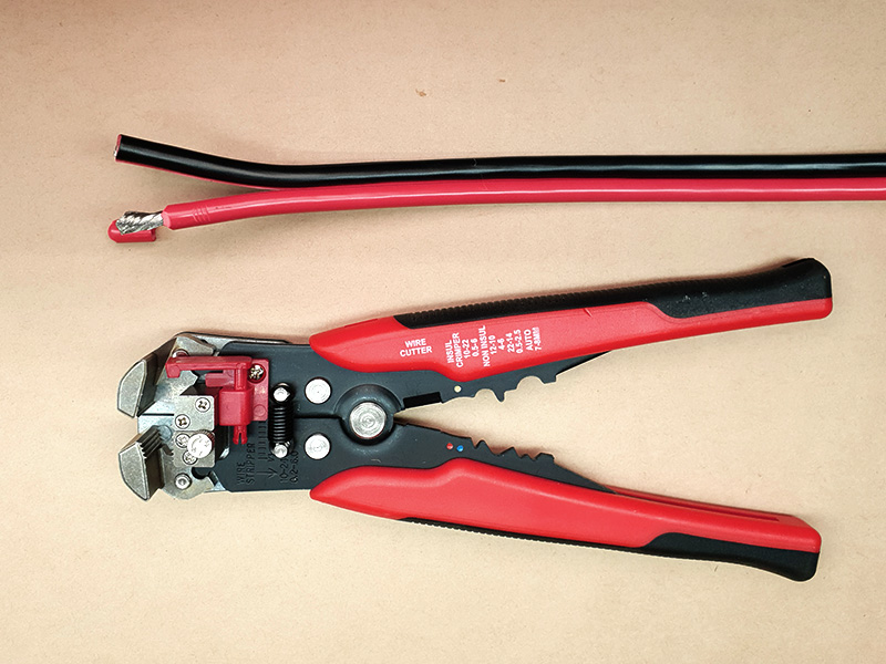 8G-Wire-Stripped-With-Stripper.jpg-800x600-1.jpg