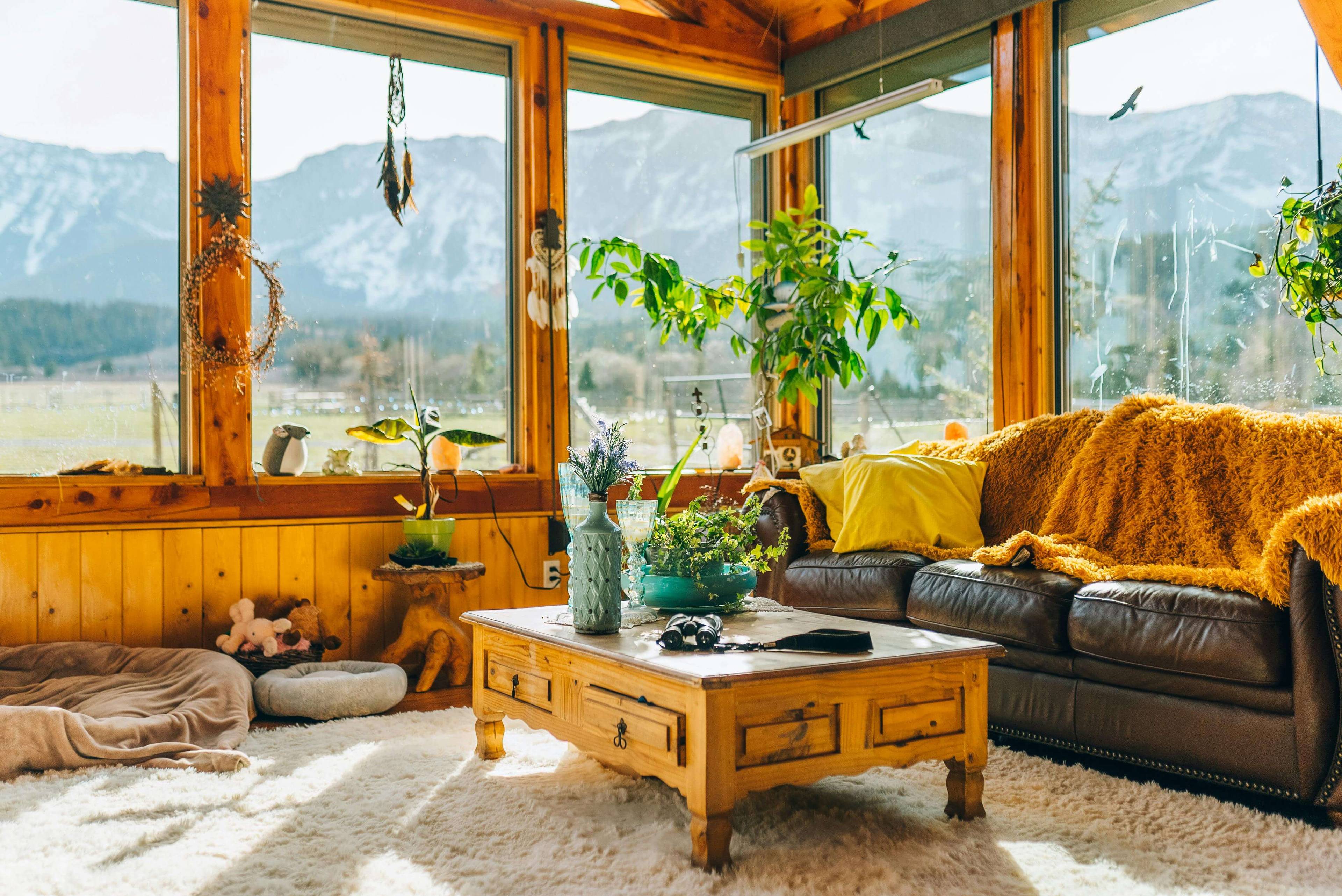 Colorado Hero image, home with mountains in the back