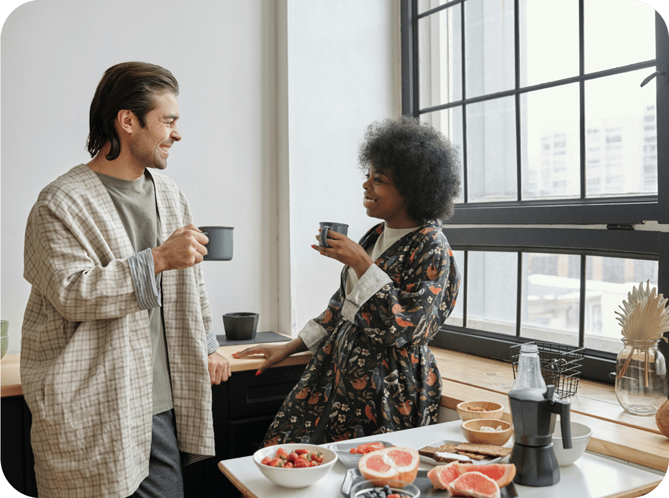 2 people drinking coffee