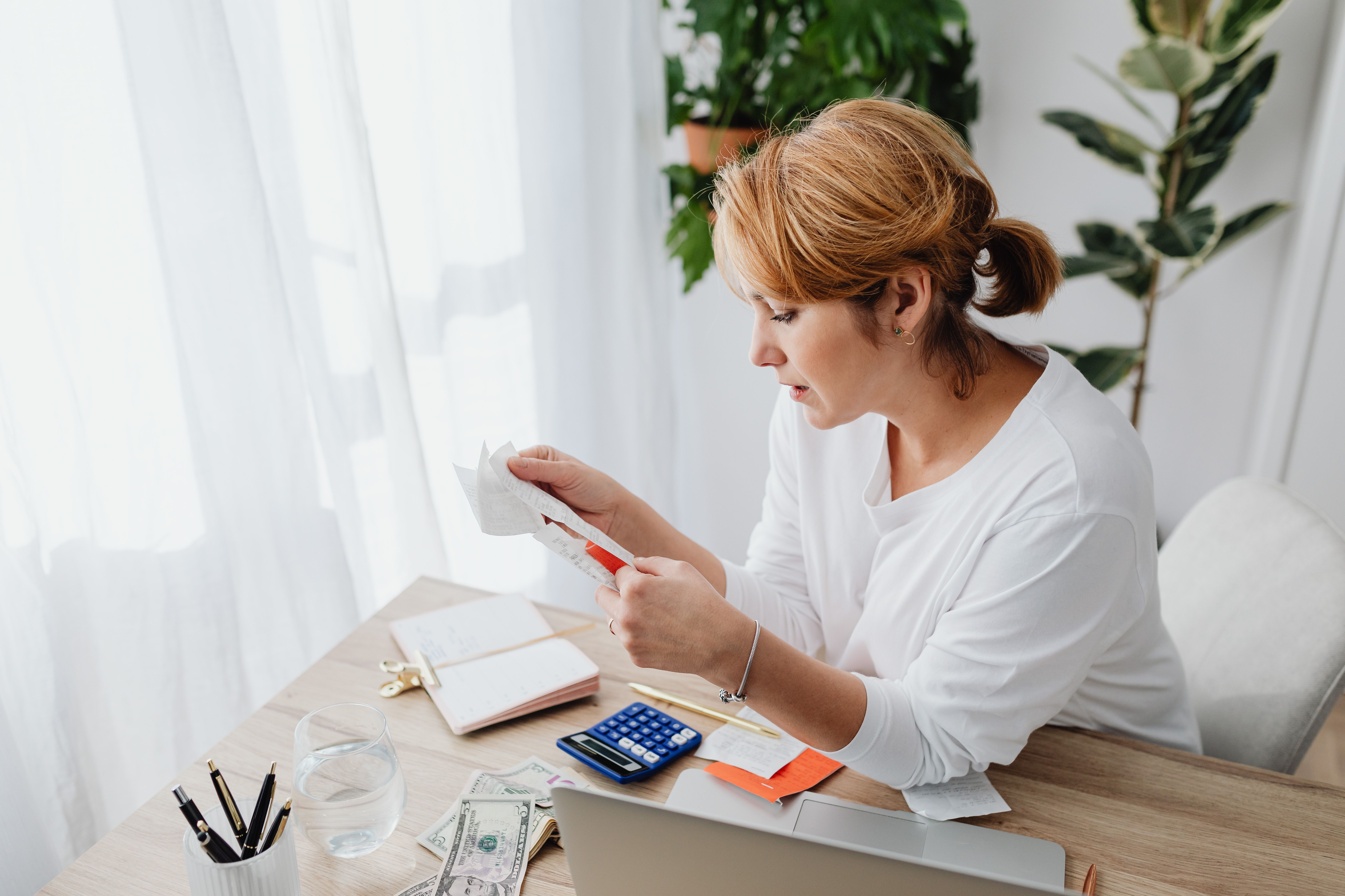 Woman calculating her discretionary income
