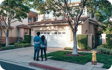 150 Cubs Facts - Couple looking at a house.