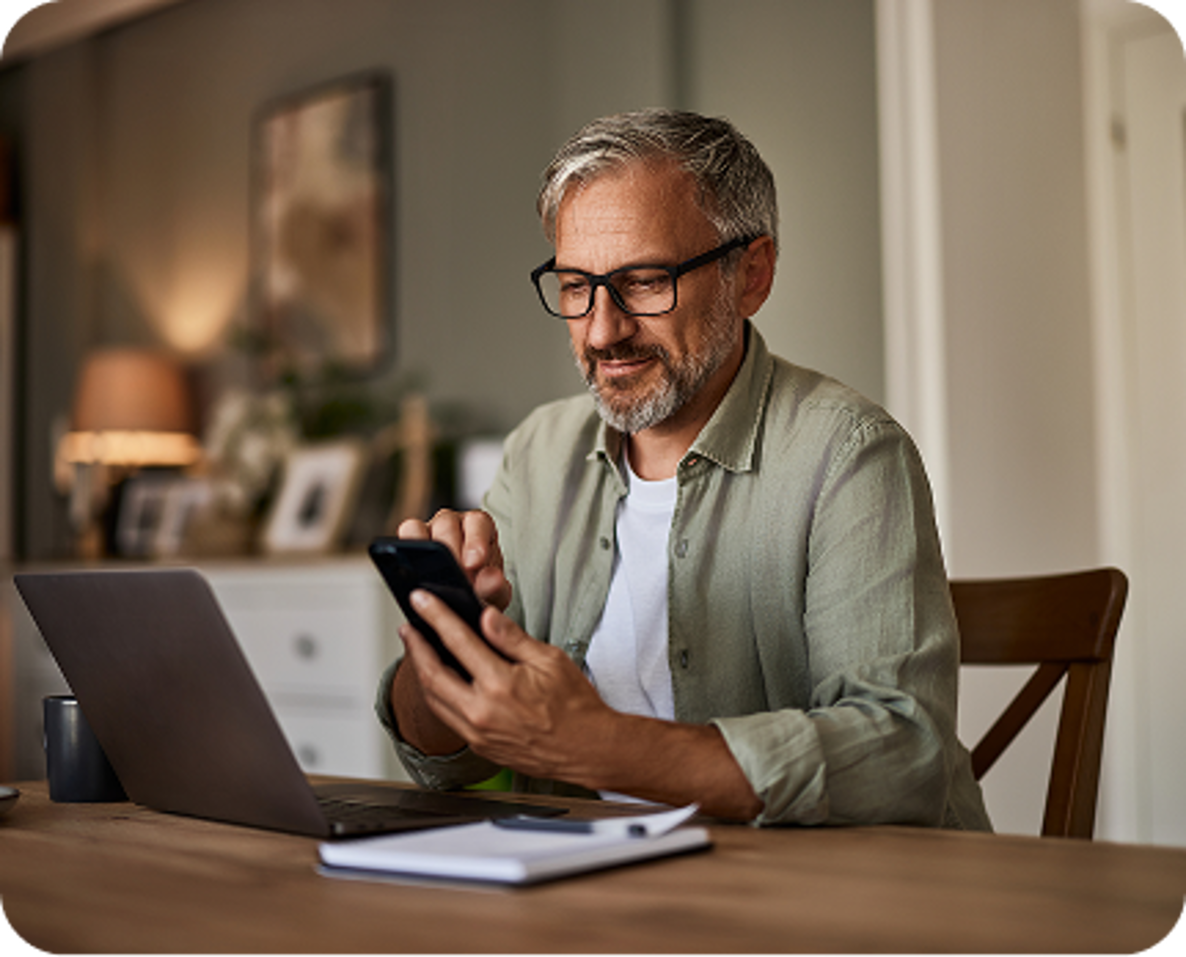 Gentlemen on his phone