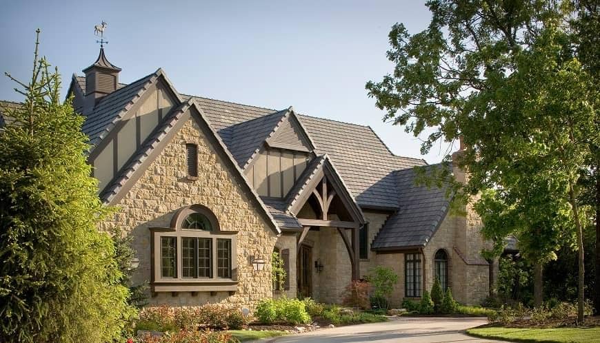 What did pending home sales look like in March 2025?