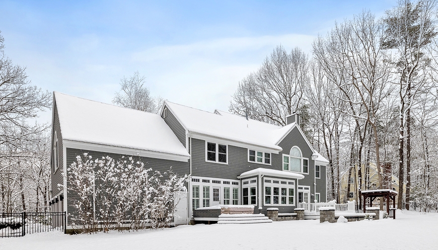 Beautiful house in the snow.