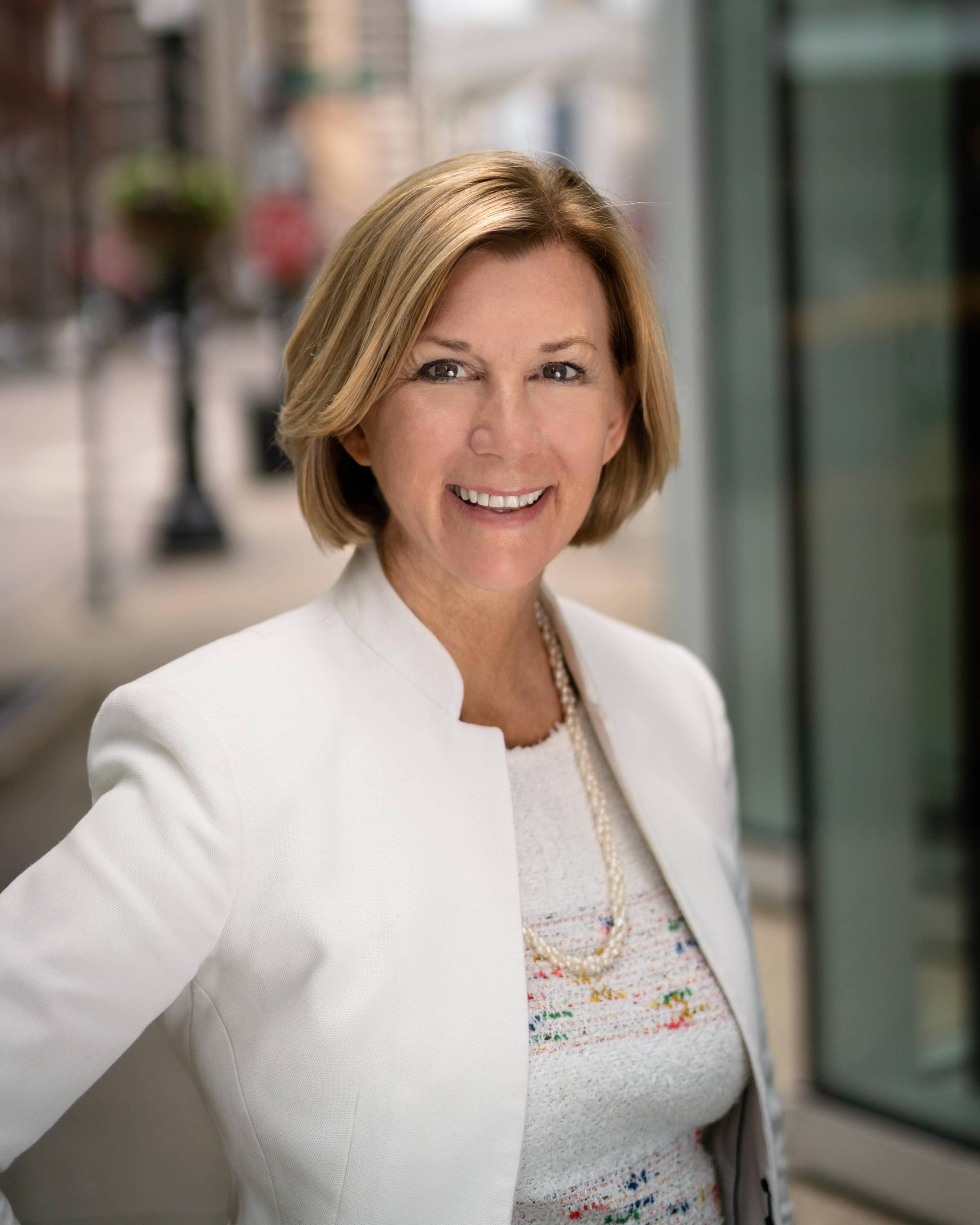 Rate Expands California Presence, Naming Top Producer Dianne Crosby Area Manager--inline-img-240321