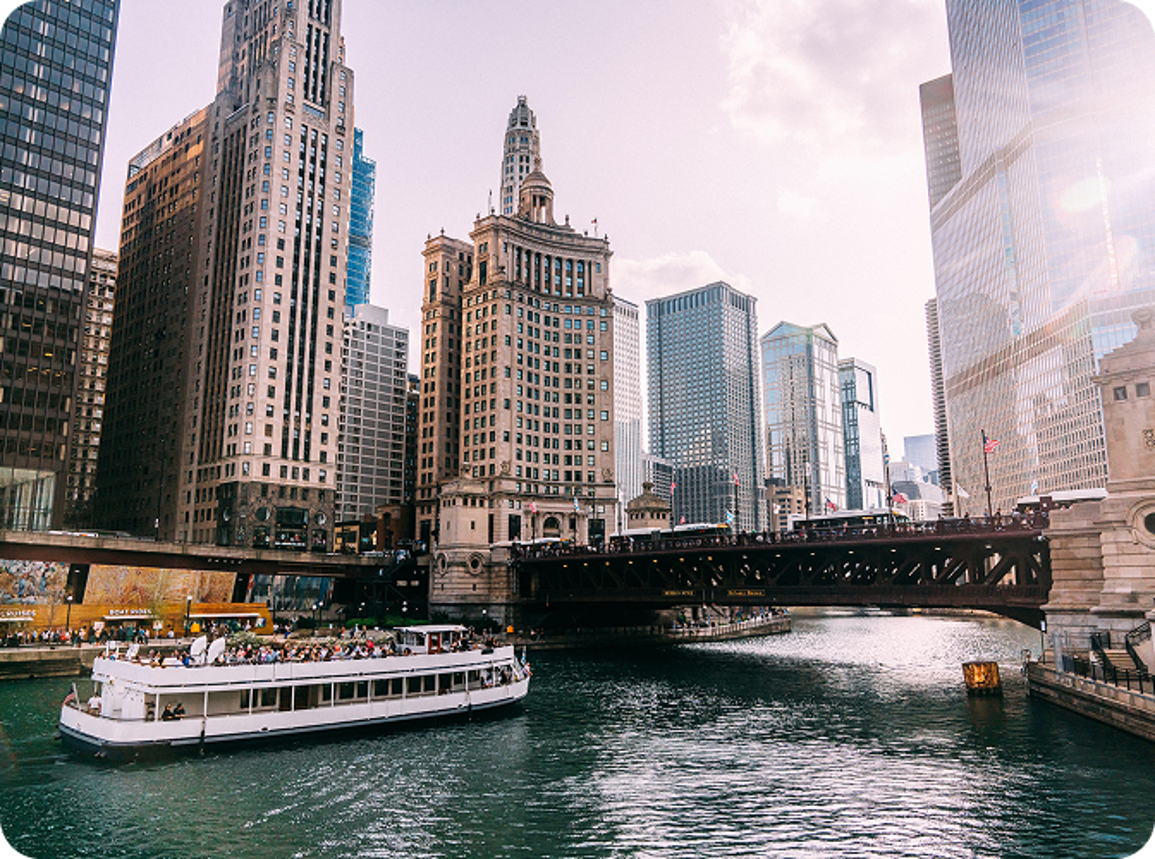 Illinois backdrop of buildings and a boat in the water.