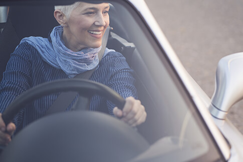 485x325-Femme-retraitee-au-volant-de-sa-voiture.jpg