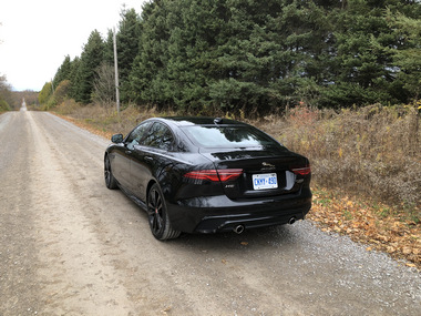 2020_Jaguar_XE_02-380.JPG