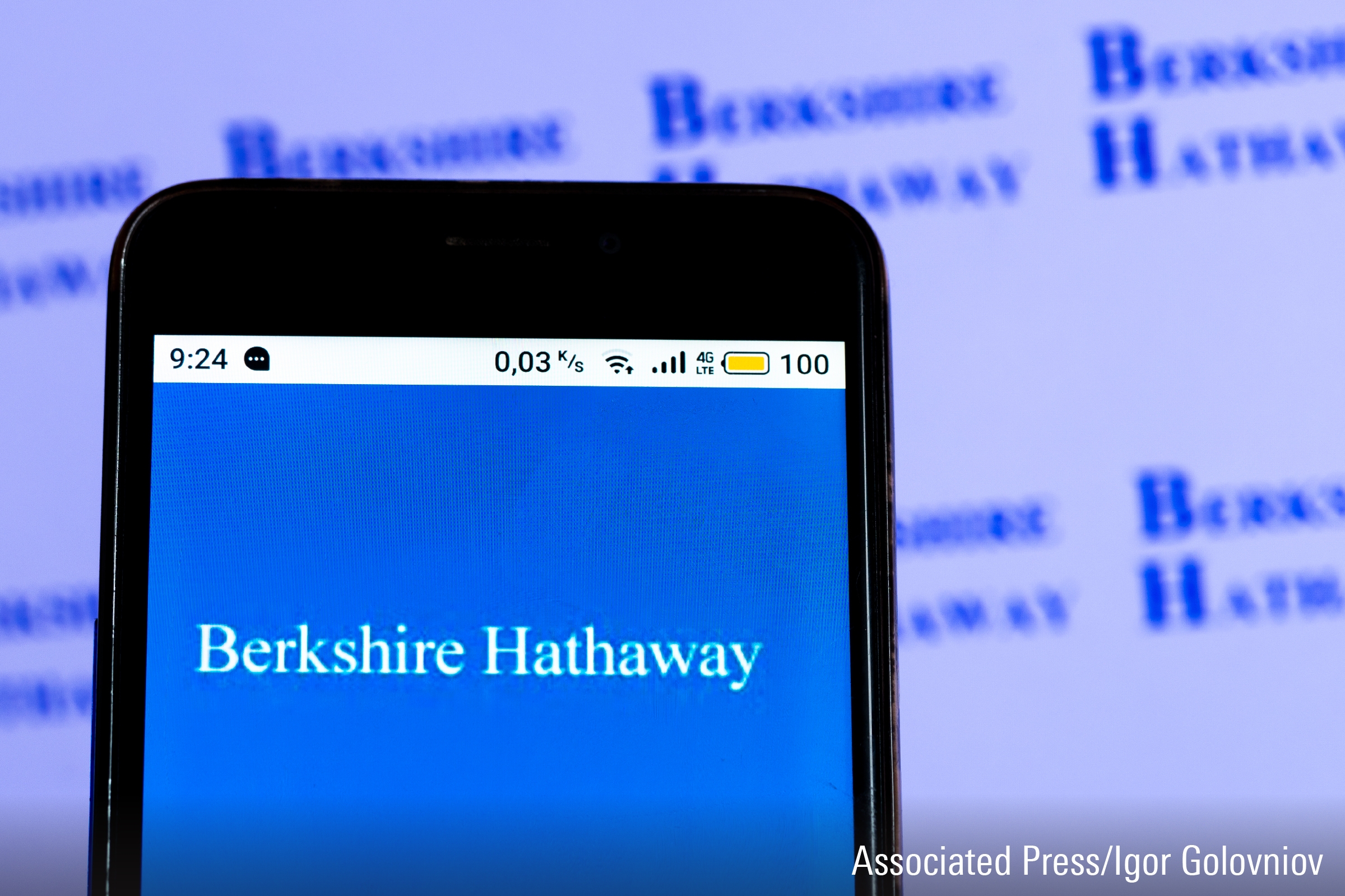 Berkshire Hathaway Shareholders Push for Progress on Climate, Workplace Diversity