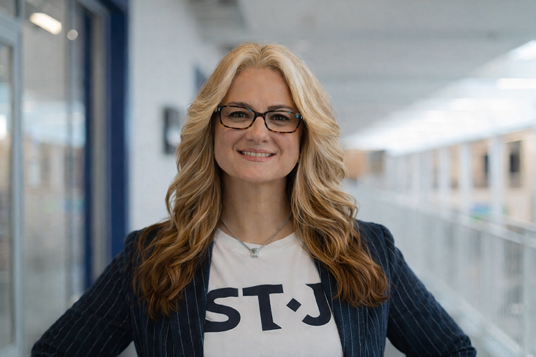 Dr. Tere Hernandez-Acosta