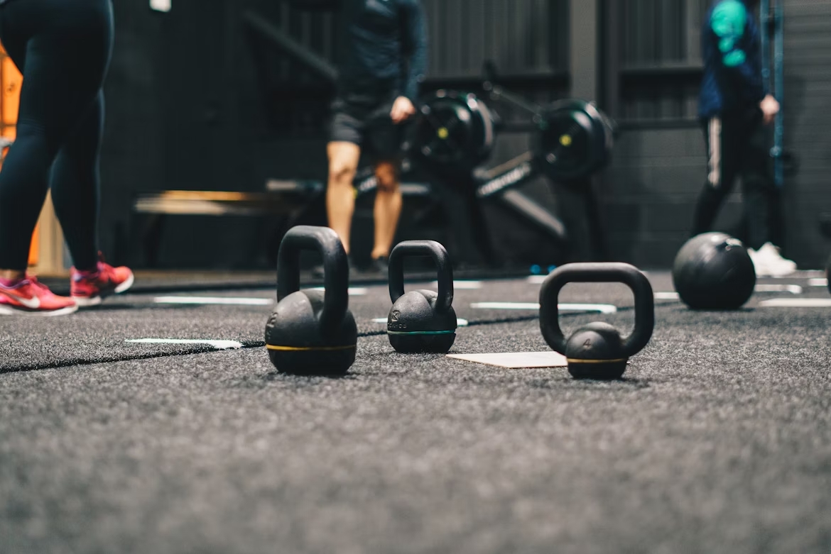 How to Start a Beginner Kettlebell Routine (Step-by-Step Guide).avif