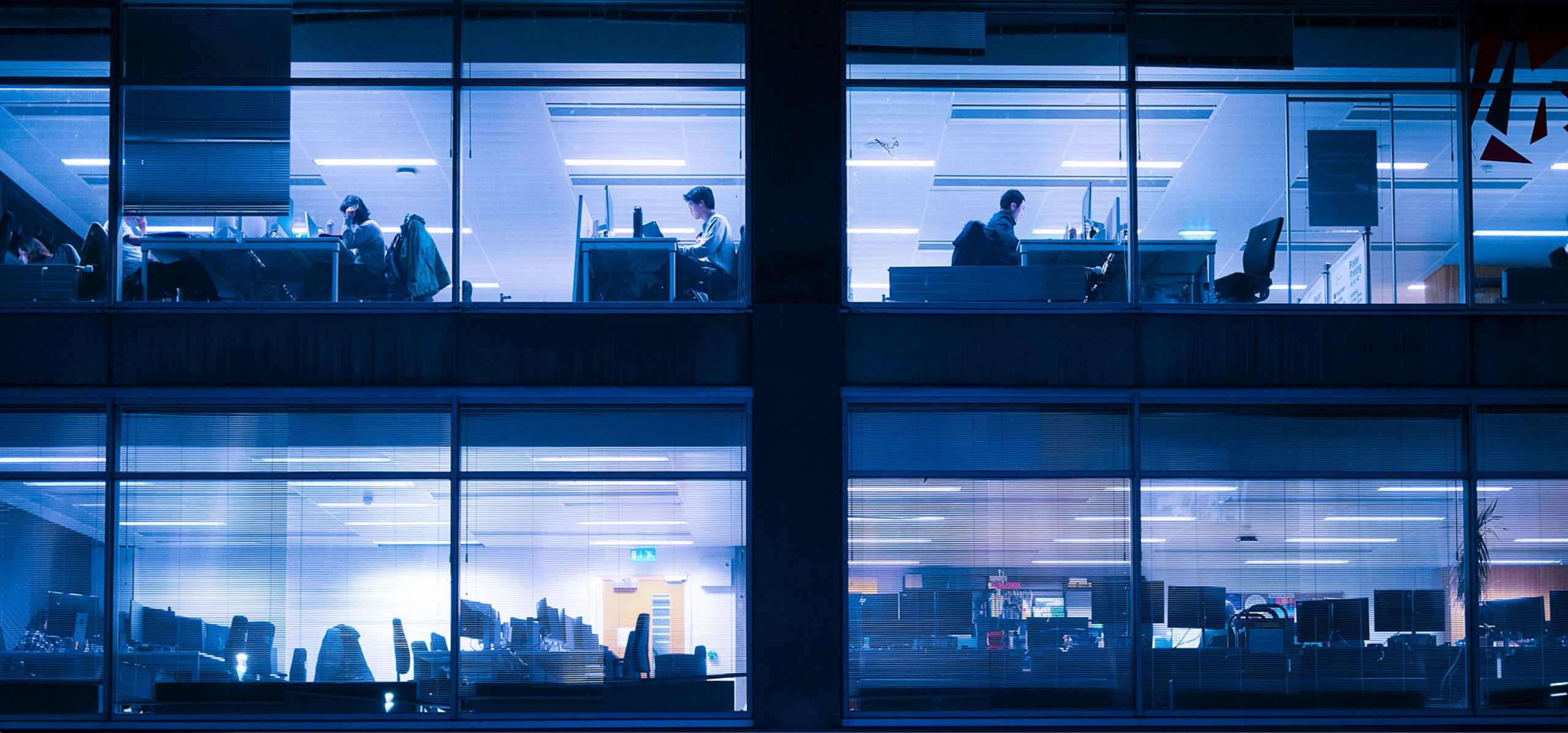 O-15-image-card-grid-brand-image-office-outside.webp