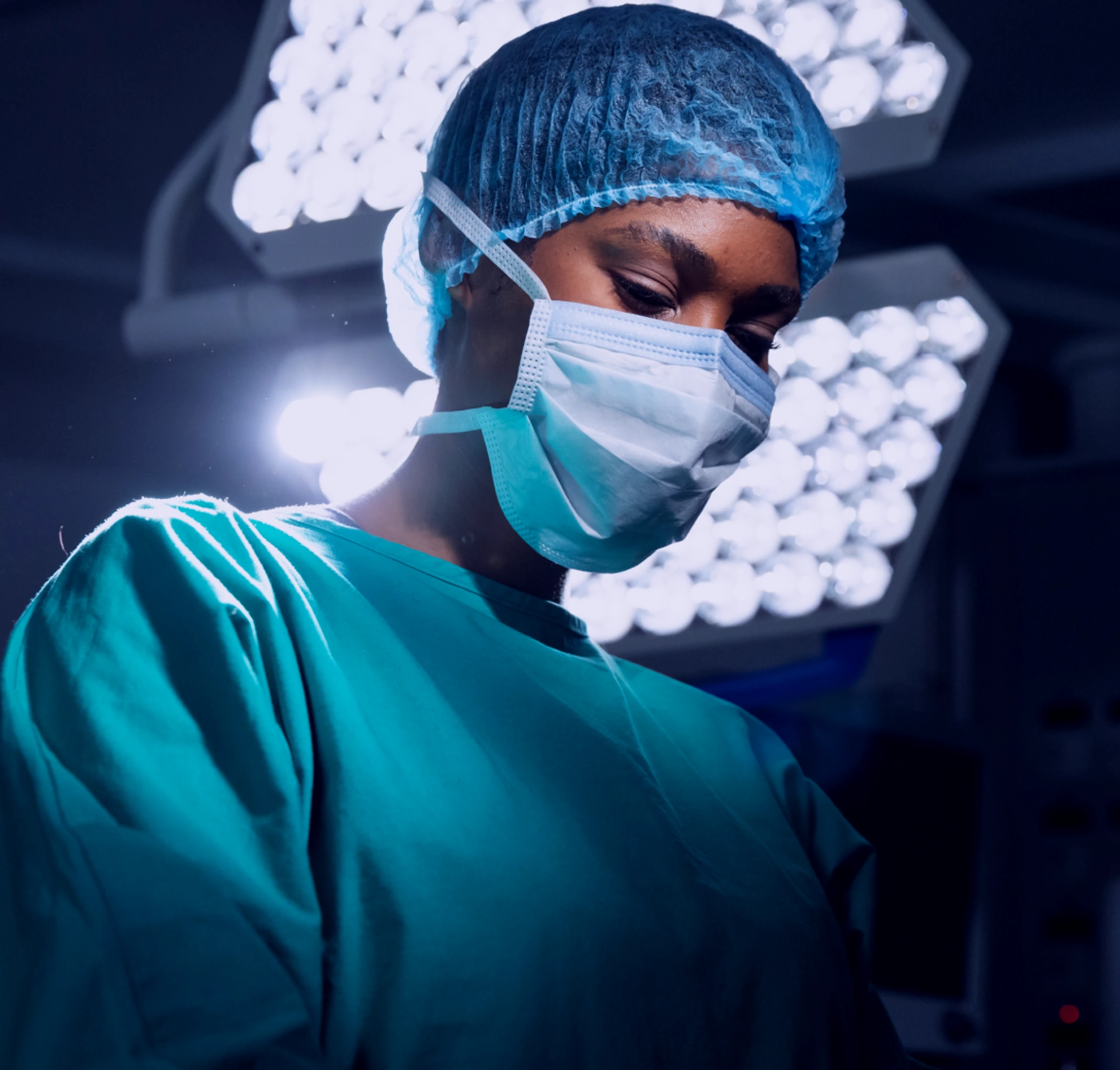 m-08-image-card-brand-image-healthcare-surgeon.webp
