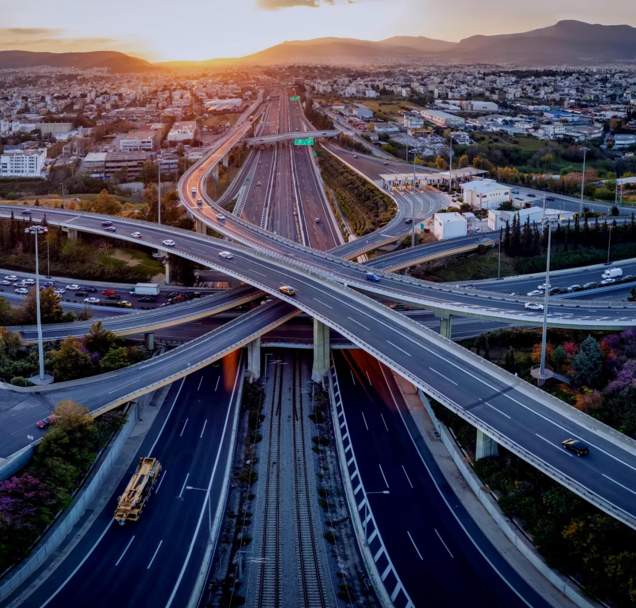 o-15-image-card-grid-transportation-logistics-brand-image-traffic-highway-road-exchange.webp