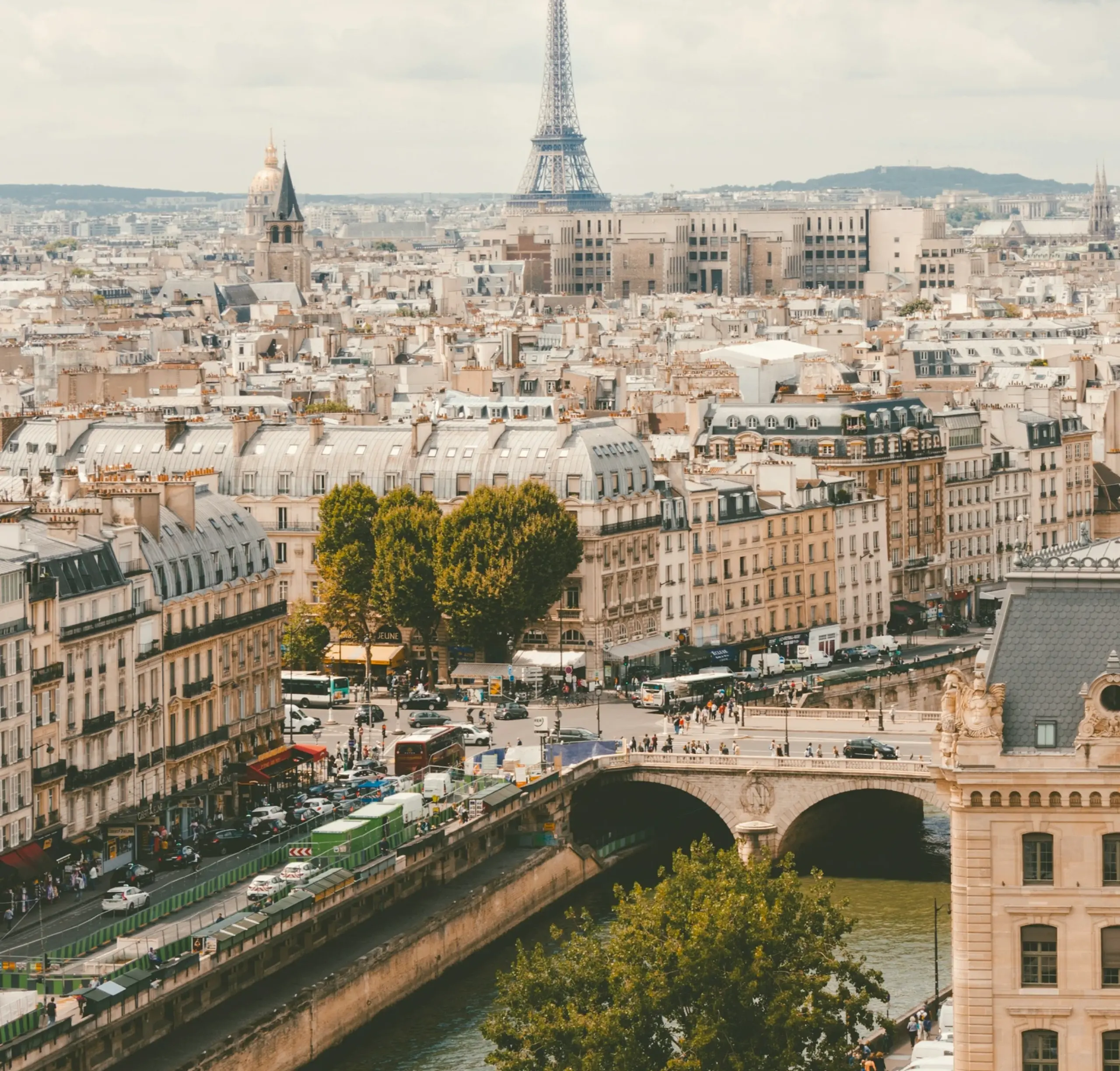 M-08-image-card-paris-aerial-cityscape-seine-river-eiffel-tower.webp