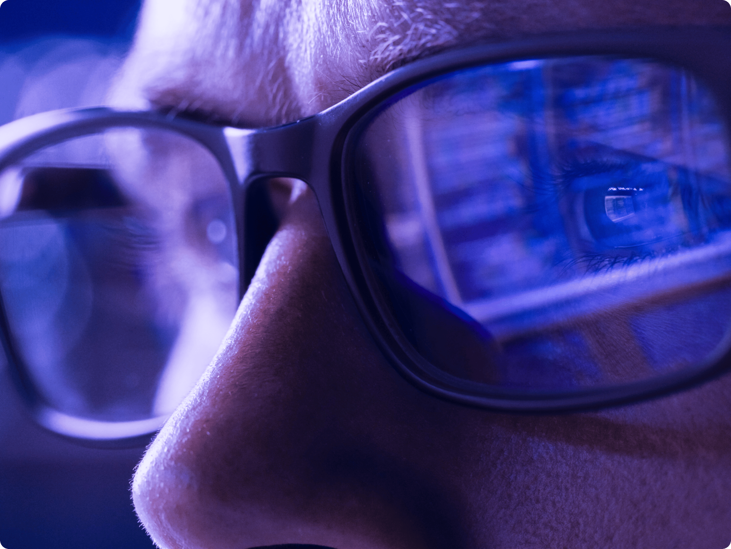 m-01-brand-image-eyeglasses-reflecting-computer-data.webp